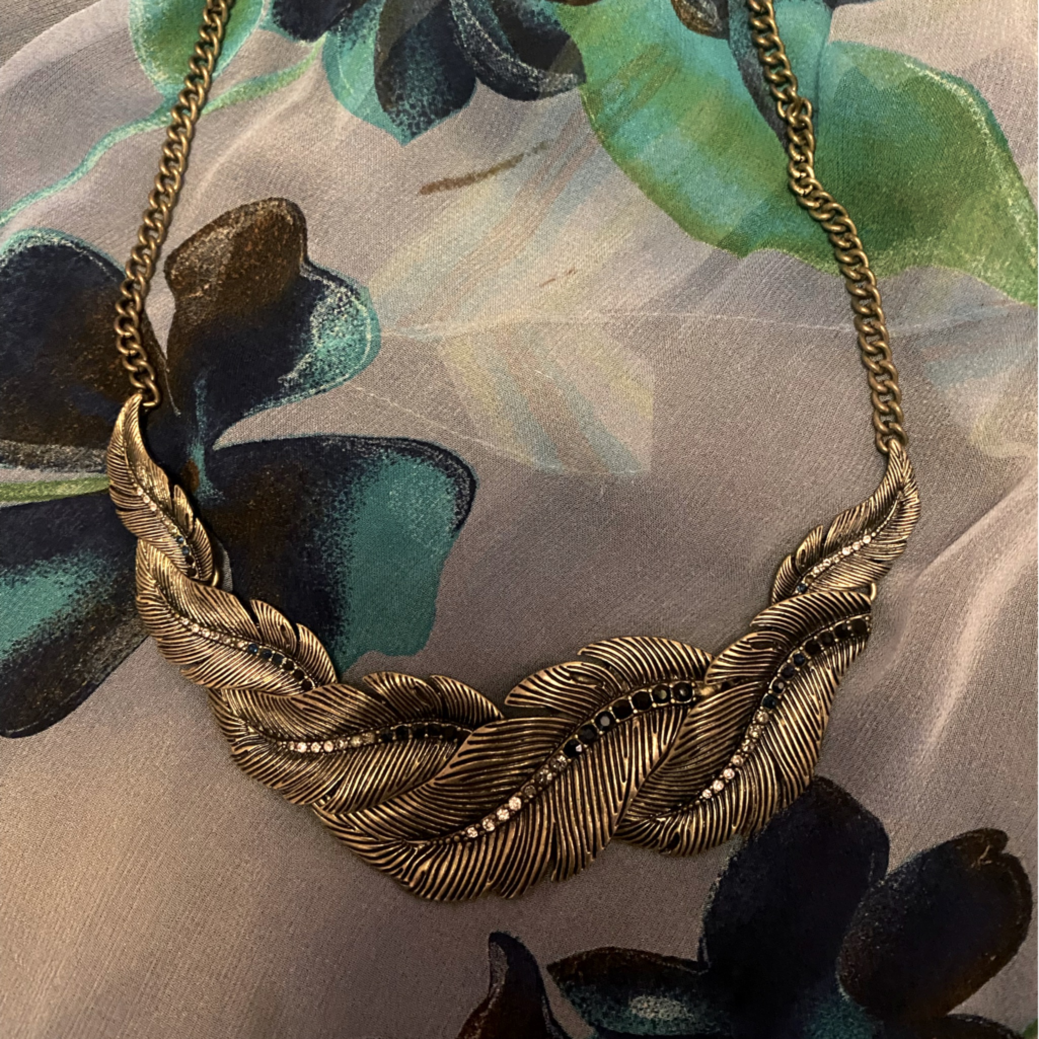 Jewelmint Linked Leaves Necklace